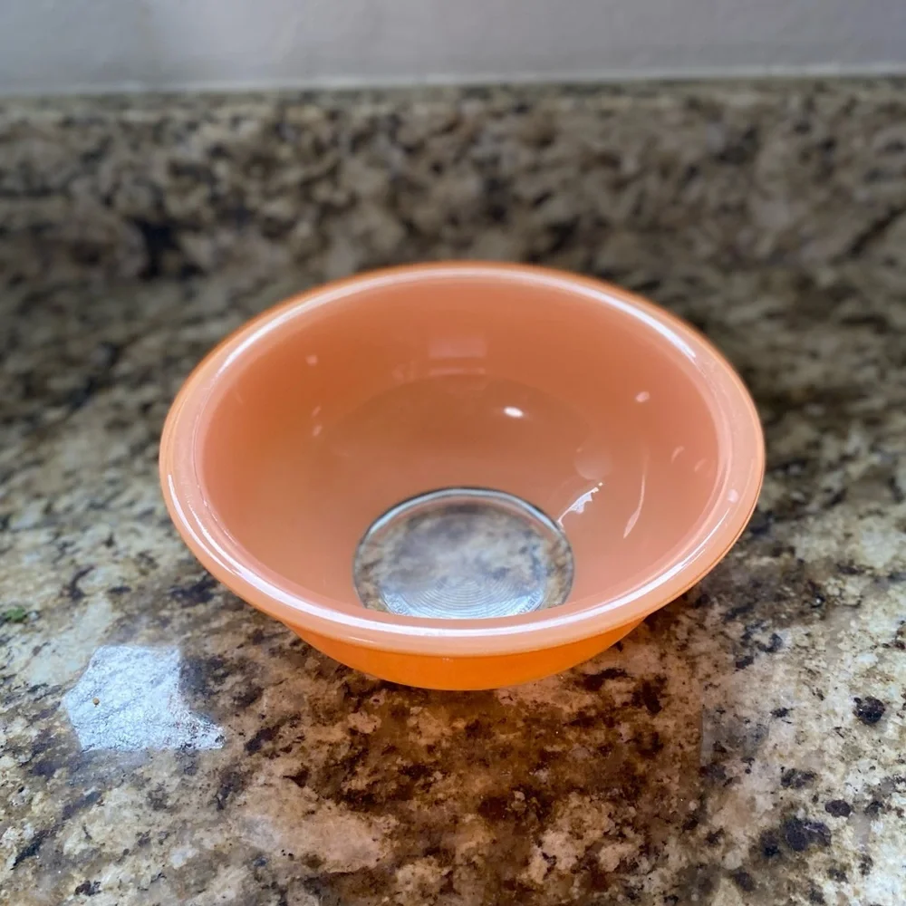 VINTAGE PYREX Round Mixing Bowl #323 Peach with Clear Bottom 1.5L Vintage Retro - Picture 3 of 14